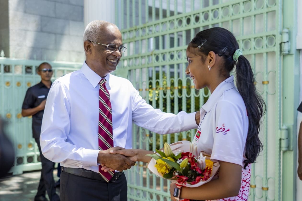 އޮގަސްޓު 15، 2022 - ގައުމީ ޓީޓީ ޓީމުގެ ދީމާ އާ ރައީސް ސޯލިހު ސަލާން ކުރައްވަނި. މިއީ އިސްލާމިކް ސޮލިޑާރިޓީ ގޭމްސްގައި ރާއްޖޭގެ ޓީމަކުން ހޯދި ފުރަތަމަ މެޑަލް. --- ފޮޓޯ؛ މުހައްމަދު ޝާބިން / އަދަދު