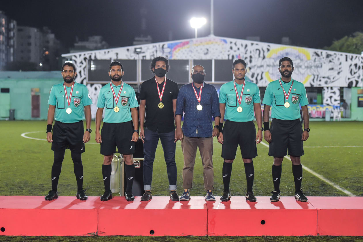 މާލެ- އޮގަސްޓް 24، 2021: ތިން ވަނަ ޑިވިޝަން ފުޓްބޯޅަ މުބާރާތުގެ ފައިނަލުގައި ބުރު ސްޕޯޓްސް ކްލަބާއި ބިސް ބުރު ސްޕޯޓްސް ކްލަބް ކުޅުނު މެޗުގެ ތެރެއިން: ބުރުން މުބާރާތުގެ ޗެމްޕިއަންކަން ހޯދީ 11-0 އިން މޮޅުވެގެން--. ފޮޓޯ: ހުސެއިން ޝަޔާހު/ އަދަދު