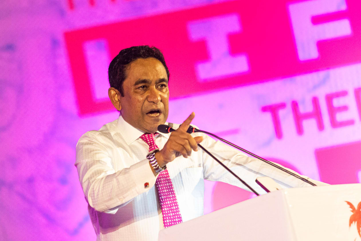 އޯގަސްޓް 19، 2022 - ރިޔާސީ ޓިކެޓް ގަބޫލުކުރެއްވުމަށް ފަހު ޔާމީން ސަޕޯޓަރުންނާ ވާހަކަ ދައްކަވަނީ. މެމްބަރުން ހަވާލު ކުރެއްވި އެ ބުރަ މަސްއޫލިއްޔަތު އަދާކުރުމުގައި ދެމި ހުންނަވާނެ ކަމަށް ވިދާޅުވި -- ފޮޓޯ: އަބްދުﷲ އިޔާން/ އަދަދު