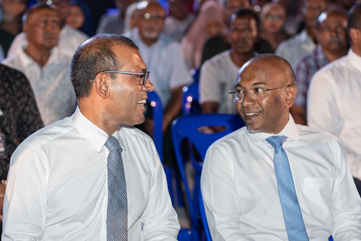 ޖުލައި 13, 2023 - ދަ ޑިމޮކްރެޓްސްގެ މުއައްސިސް ހަސަން ލަތީފް އަދި ރައީސް ނަޝީދު ރޭގެ ޖަލްސާގައި. - ފޮޓޯ: އަބްދުﷲ އިޔާން / އަދަދު