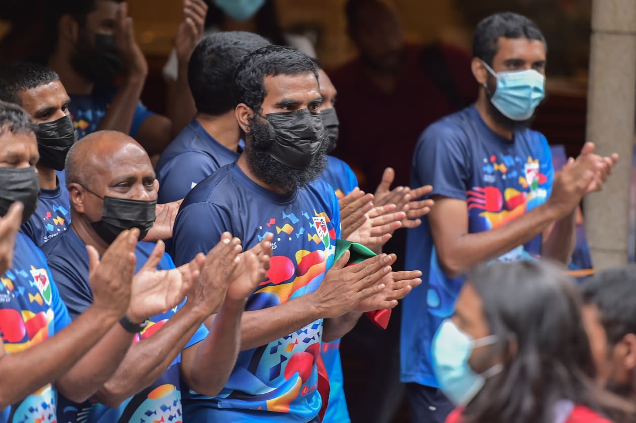 އުރީދޫ ސާފް ޗެމްޕިއަންޝިޕް ފުޓްބޯޅަ މުބާރާތުގައި ދިވެހި ޓީމަށް ހިތްވަރުދޭން ބޭއްވި ސައިކަލް ބުރުގައި އެފްއޭއެމްގެ އިސް ވެރިންނާއި ފުރަތަމަ ޑިވިޝަނާއި ދެ ވަނަ ޑިވިޝަންގެ ކްލަބްތަކުގެ ސަޕޯޓަރުންގެ އިތުރުން ފުޓްބޯޅަ އާއިލާގެ ގިނަ ބަޔަކު ވަނީ ބައިވެރިވެފައި-- ފޮޓޯ: ހުސެއިން ޝަޔާހު/ އަދަދު