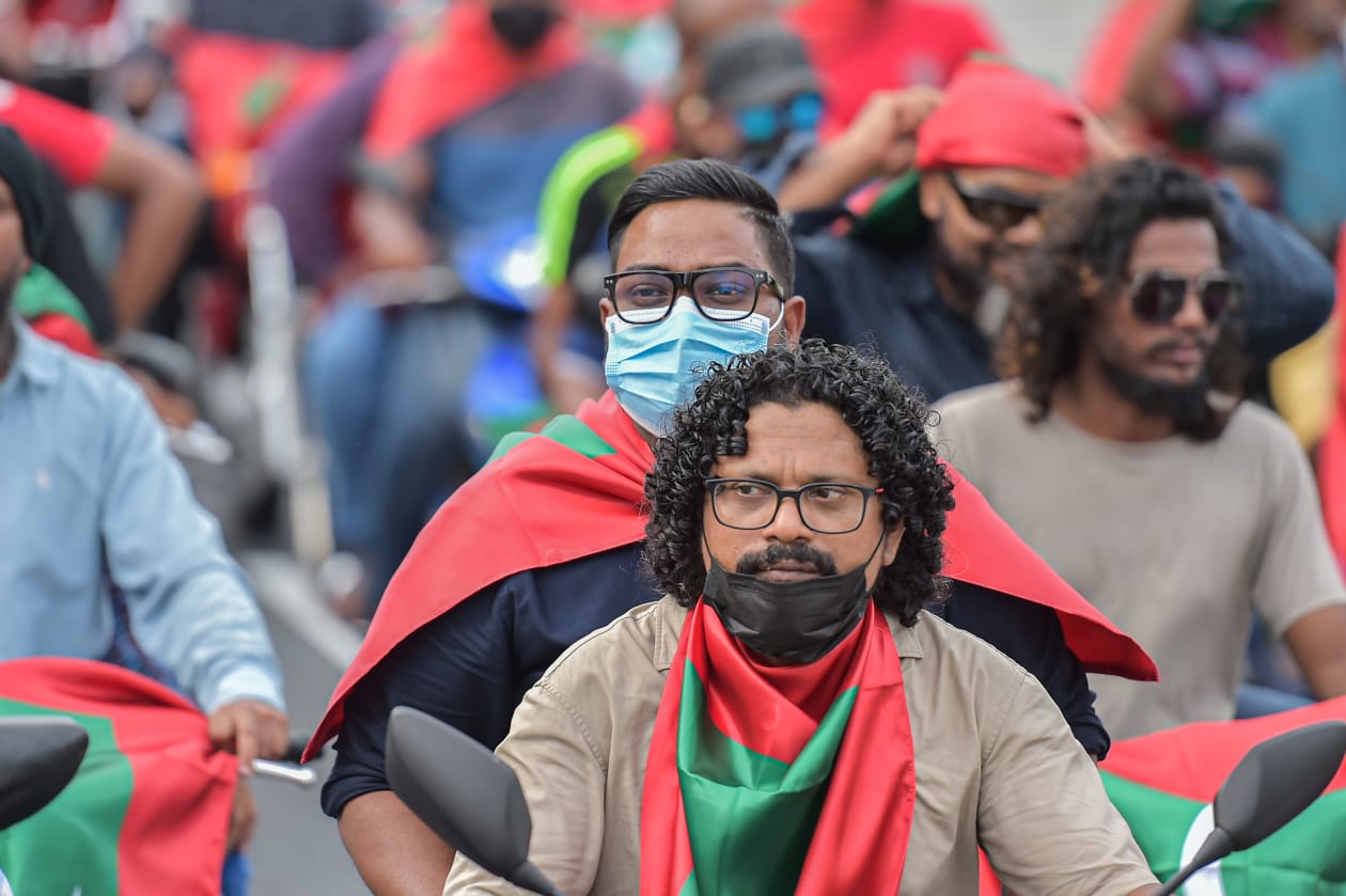 އުރީދޫ ސާފް ޗެމްޕިއަންޝިޕް ފުޓްބޯޅަ މުބާރާތުގައި ދިވެހި ޓީމަށް ހިތްވަރުދޭން ބޭއްވި ސައިކަލް ބުރުގައި އެފްއޭއެމްގެ އިސް ވެރިންނާއި ފުރަތަމަ ޑިވިޝަނާއި ދެ ވަނަ ޑިވިޝަންގެ ކްލަބްތަކުގެ ސަޕޯޓަރުންގެ އިތުރުން ފުޓްބޯޅަ އާއިލާގެ ގިނަ ބަޔަކު ވަނީ ބައިވެރިވެފައި-- ފޮޓޯ: ހުސެއިން ޝަޔާހު/ އަދަދު