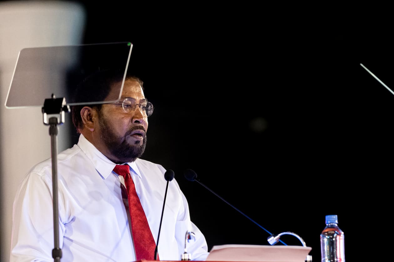 ޖޫން 9, 2023 - ރިޔާސީ އިންތިހާބުގައި ވާދަކުރައްވާ ޖޭޕީގެ ކެންޑިޑޭޓު ގާސިމް އިބްރާހިމްއަށް ޓިކެޓު ހަވާލު ކުރުމަށް ބޭއްވި ރަސްމިއްޔާތުގެ ތެރެއިން. މިއީ ގާސިމް ވެރިކަމަށް ކުރިމަތިލައްވާ ތިން ވަނަ ފަހަރު ---- ފޮޓޯ: އަބްދުالله އިޔާން/އަދަދު