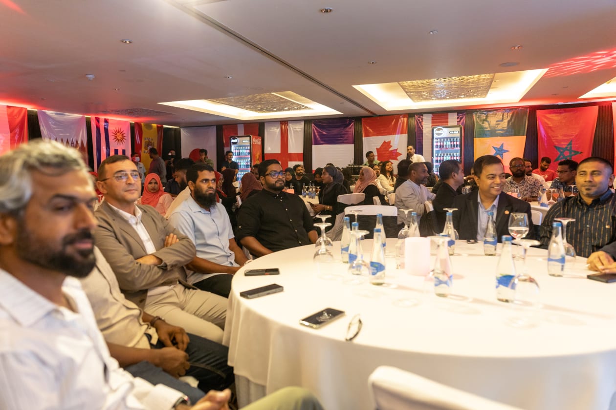 ސެޕްޓެމްބަރު 1، 2022 - ގަތަރުގައި އޮންނަ ފީފާ ވޯލްޑް ކަޕްގެ ފޯރި ރާއްޖޭގައި ގަދަކުރުމުގެ ގޮތުން ކޮކާކޯލާ ކޮމްޕެނީން ހާއްސަ ޕްރޮމޯޝަނެއް ލޯންޗުކުރުމުގެ ހަފްލާގައި ތެރެއިން --- ފޮޓޯ: އަބްދުﷲ އިޔާން/އަދަދު