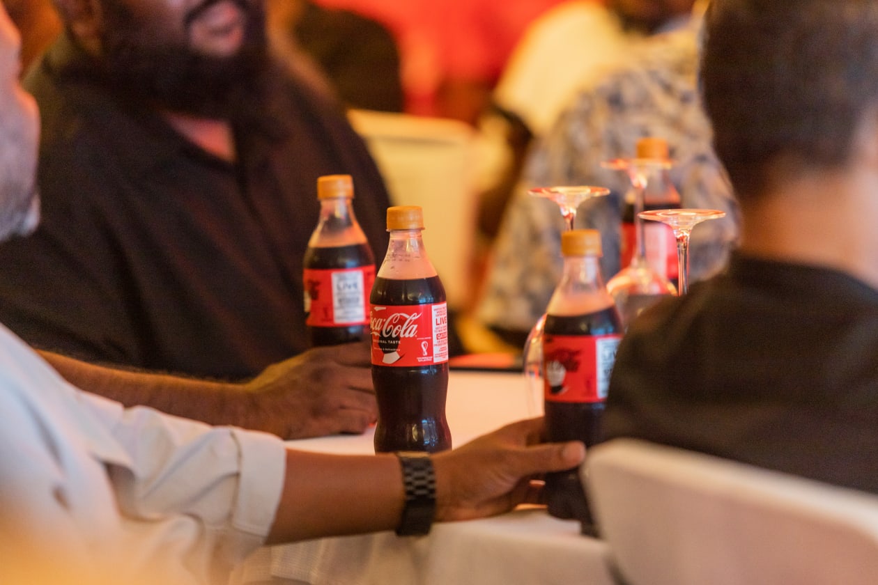 ފޮޓޯ؛ ކޮކާކޯލާ ވޯލްޑް ކަޕް ޕްރޮމޯޝަން ލޯންޗުކުރުން
