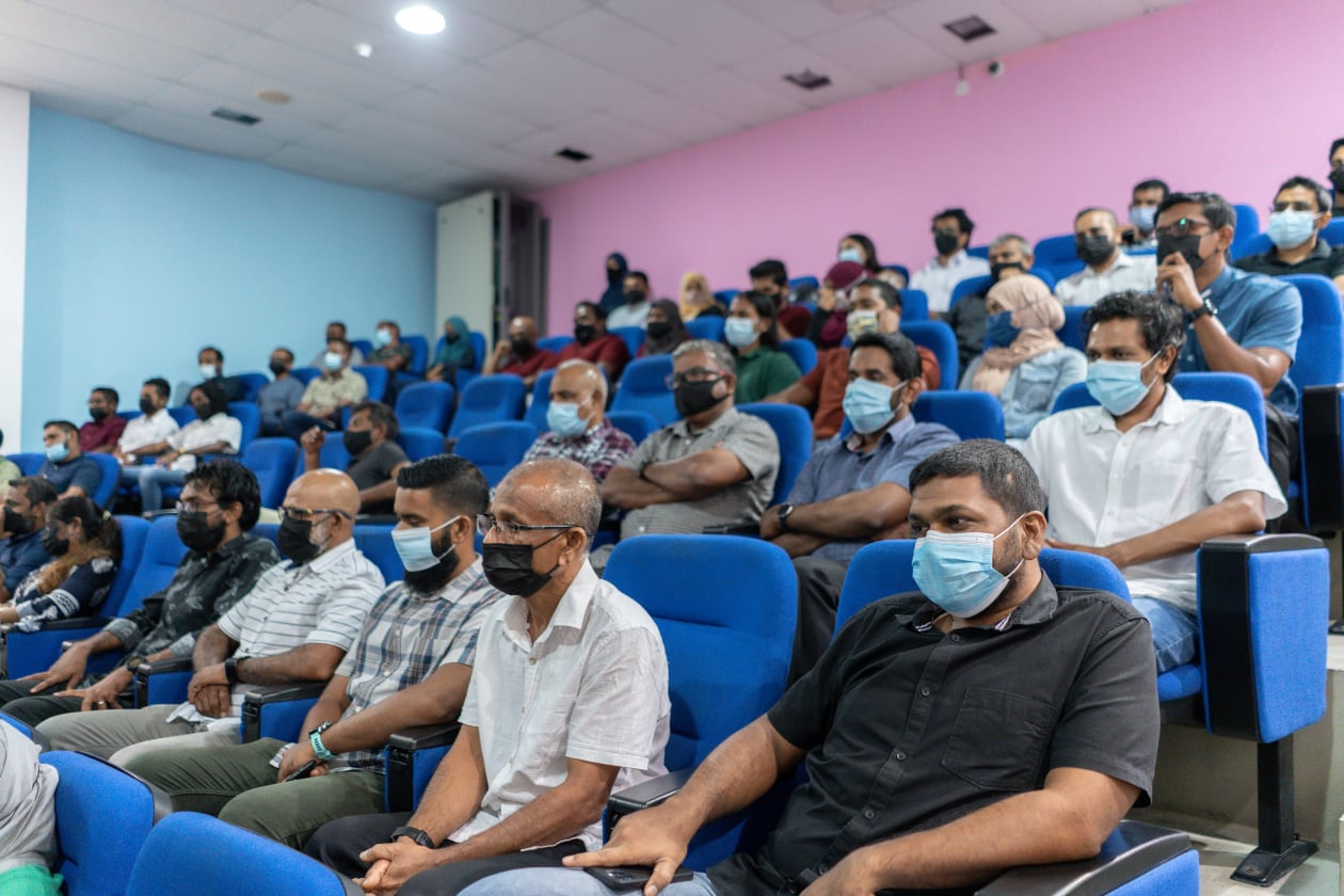 ޓީއެފްޖީއަކީ ރާއްޖޭގެ ރަނިން އިވެންޓްތަކަށް ފެޝަން ގެނުވި ބަޔެކެވެ. ރާއްޖެއަށް ޓައިމިން ޓެކްނޮލޮޖީ ގެނައި ޓީއެފްޖީން 2013 ވަނަ އަހަރު ބޭއްވި އެންމެ ފުރަތަމަ ލޯންގް ރަންގަ އެވެ. ހަމަ އެހެންމެ ދުވުން ފުރިހަމަކުރާ ކޮންމެ މީހަކަށް މެޑަލްދީ، އެންމެ މަޑުން ދުވާ މީހާ އަށް ވެސް ރޭހެއް ފުރިހަމަކުރެވުމުގެ އިހުސާސްކޮށްދިނީ ވެސް ހަމަ ޓީއެފްޖީންނެވެ. --- ފޮޓޯ؛ މުހައްމަދ ޝާބިން / އަދަދު