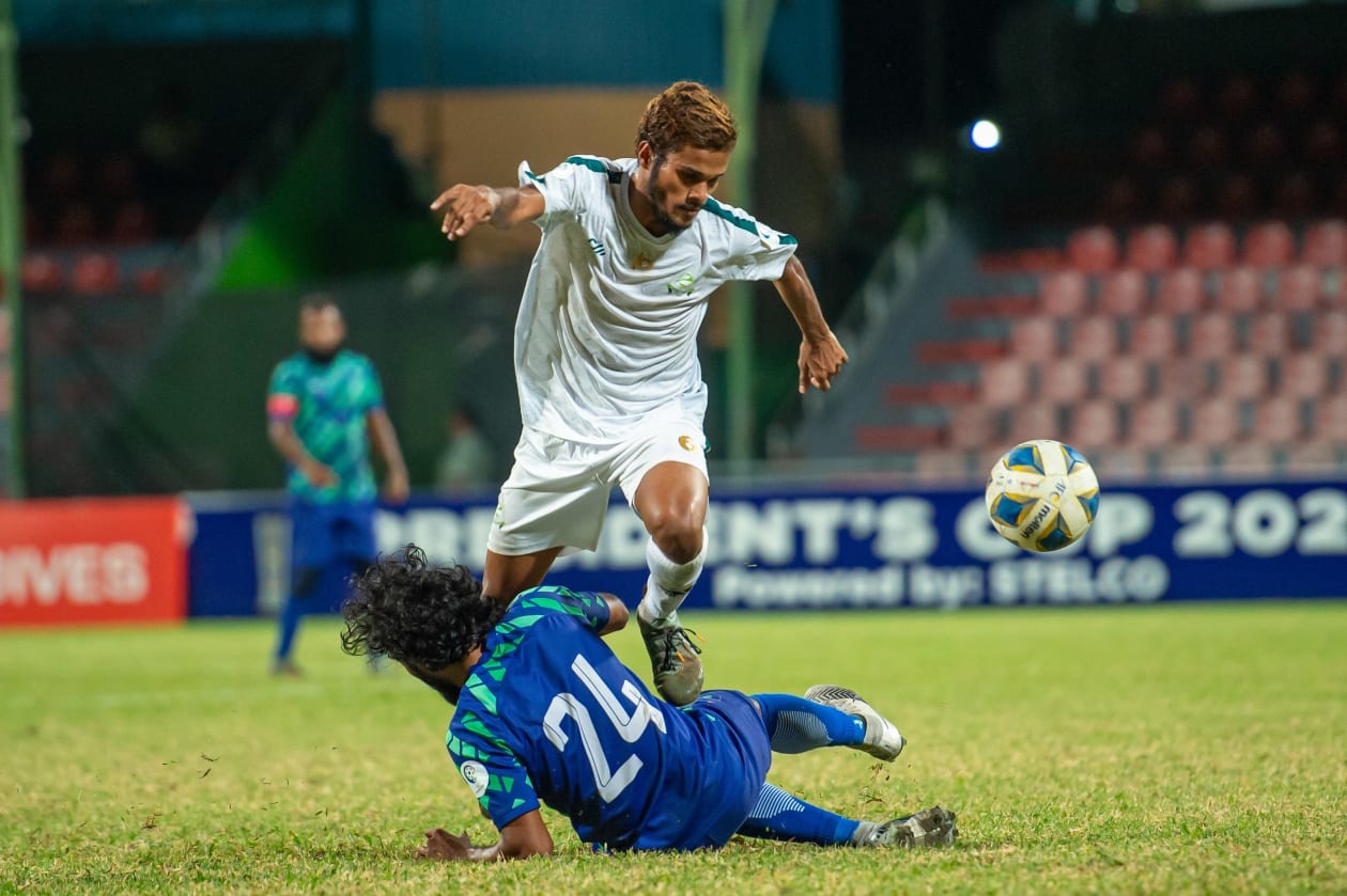 މާލެ، ދިވެހިރާއްޖެ: ޕްރެސިޑެންޓްސް ކަޕް މި ފަހަރު މި ބާއްވަނީ ހަތަރު އަހަރުގެ މެދުކެނޑުމަކަށް ފަހު: މި ފަހަރުގެ މުބާރާތުގައި ފުރަތަމަ ޑިވިޝަނުގެ އަށް ޓީމު ވާދަކުރާއިރު، ފުރަތަމަ ކުޅޭނީ ލީގު ބުރެއް، އެ އަށް ފަހު އެންމެ ގިނަ ޕޮއިންޓް ހޯދާ ދެ ޓީމެއް ފައިނަލުގައި ކުޅޭނެ: --- ފޮޓޯ؛ މުހައްމަދު ޝާބިން / އަދަދު
