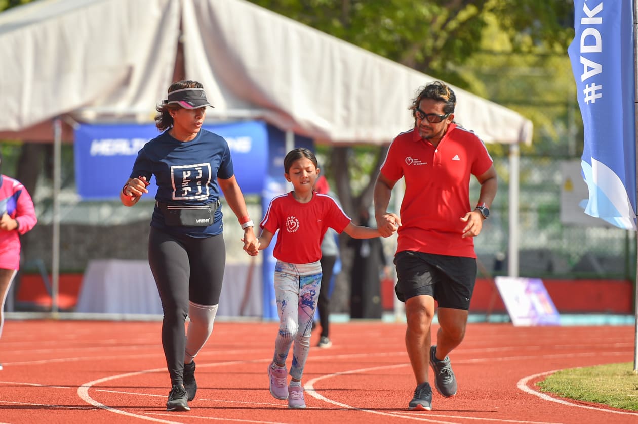 5 ޑިސެމްބަރު، 2022 - ޗެރިޓީ ރަންގެ ތެރެއިން - އާންމުން ދުވުމުގައި ބައިވެރިވަނީ --- ފޮޓޯ؛ މުހައްމަދު ޝާބިން / އަދަދު 