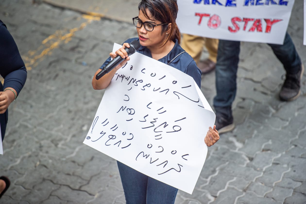 މާލެ، މެއި 1، 2022- ބައިނަލް އަގްވާމީ މަސައްކަތްތެރިންގެ ދުވަސް، "މޭ ޑޭ" އާ ދިމާކޮށް މަސައްކަތްތެރިންގެ ކަންބޮޑުވުންތައް ސަރުކާރުގެ ސަމާލު ކަމަށް ގެނައުމަށް ހިނގާލުމެއް ބާއްވައިފި އެވެ. ރާއްޖޭގެ މަސައްކަތްތެރިންގެ ޔޫނިއަންތައް ތަމްސީލް ކުރާ މައި ޖަމިއްޔާ ކަމަށްވާ މޯލްޑިވްސް ޓްރޭޑް ޔޫނިއަން ކޮންގުރެސް (އެމްޓީޔޫސީ)އިން ބޭއްވި އެ ހިނގާލުން މިއަދު ހަވީރު ފެށީ ރަސްފަންނު ސަރަހައްދުންނެވެ.