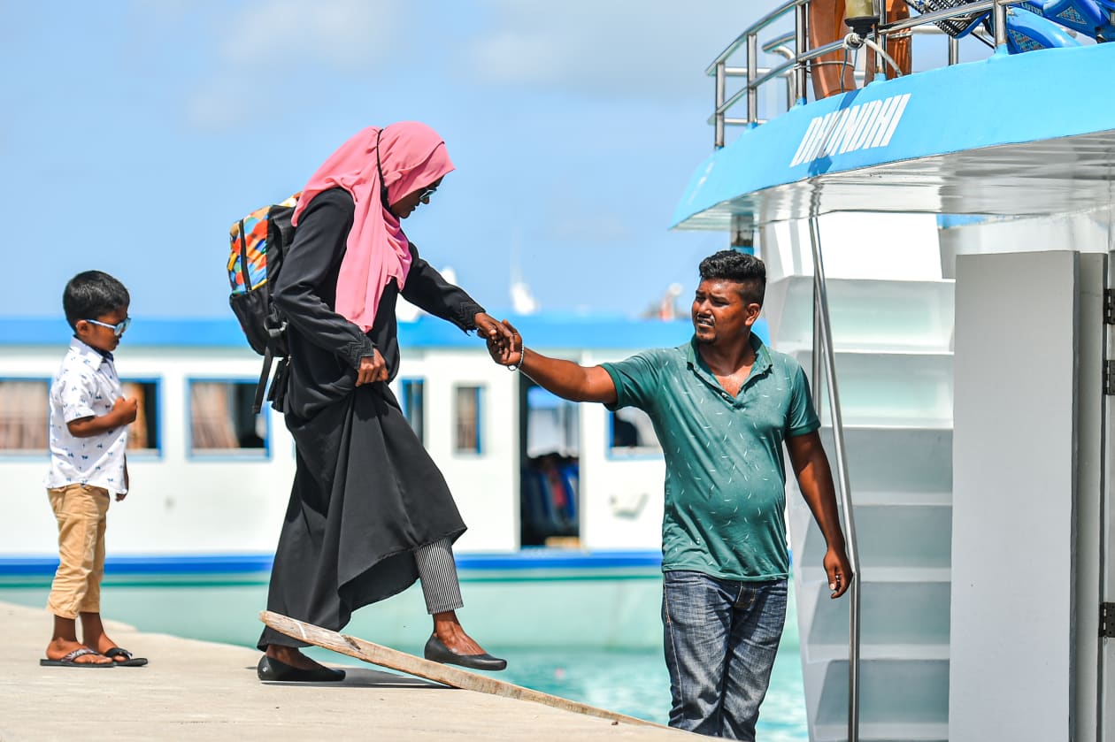 ފޮޓޯ ސްޓޯރީ: ގދ. ތިނަދޫ "ބިޒީ" ބަނދަރު