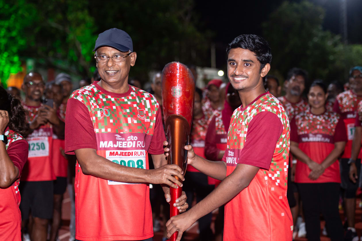 މެއި 17، 2022: މަޖީދިއްޔާ ސްކޫލްގެ ކެޕްޓަން މަޖީދީ ރަންގެ ދަންމަރު ރައީސް އިބްރާހިމް މުހައްމަދު ސޯލިހު އަށް އަރުވަނީ. ރާއްޖޭގެ ރައީސްކަން ކުރެއްވި ގިނަ ބޭފުޅުން ތައުލީމު ހާސިލުކުރީ މަޖީދިއްޔާ އިން --- ފޮޓޯ: އަބްދުﷲ އިޔާން/އަދަދު