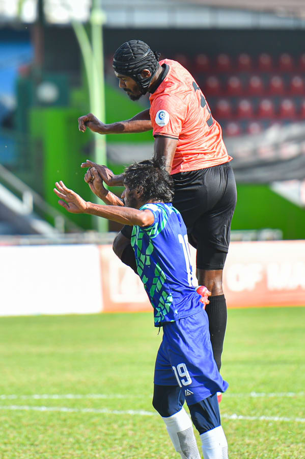 މާލެ، ދިވެހިރާއްޖެ: ޕްރެސިޑެންޓްސް ކަޕް މި ފަހަރު މި ބާއްވަނީ ހަތަރު އަހަރުގެ މެދުކެނޑުމަކަށް ފަހު: މި ފަހަރުގެ މުބާރާތުގައި ފުރަތަމަ ޑިވިޝަނުގެ އަށް ޓީމު ވާދަކުރާއިރު، ފުރަތަމަ ކުޅޭނީ ލީގު ބުރެއް، އެ އަށް ފަހު އެންމެ ގިނަ ޕޮއިންޓް ހޯދާ ދެ ޓީމެއް ފައިނަލުގައި ކުޅޭނެ: --- ފޮޓޯ؛ މުހައްމަދު ޝާބިން / އަދަދު