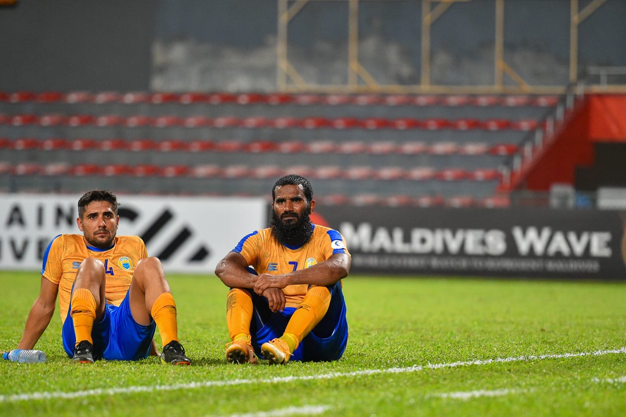 މާލެ: ޑިސެމްބަރު 15: މާޒިޔާ އިން ވަނީ 5-0 އިން ވެލެންސިއާ ބަލިކޮށް މި ފަހަރުގެ ޗެރިޓީ ޝީލްޑް ކާމިޔާބުކޮށްފައި، މިއީ މާޒިޔާ އިން ޝީލްޑް އުފުލާލި ހަތަރު ވަނަ ފަހަރު ކަމަށްވާއިރު، އެންމެ ގިނައިން  ޝީލްޑް ކާމިޔާބުކުރުމުގެ ރެކޯޑް އޮތީ މާޒިޔާ އަތުގައި: ވެެލެންސިއާގެ ދަގަނޑޭ (ކ) އާއި ސްޕެއިންގެ ފޯވާޑް ބޯހަސް.-- ފޮޓޯ: މުހައްމަދު ޝާބިން/ އަދަދު