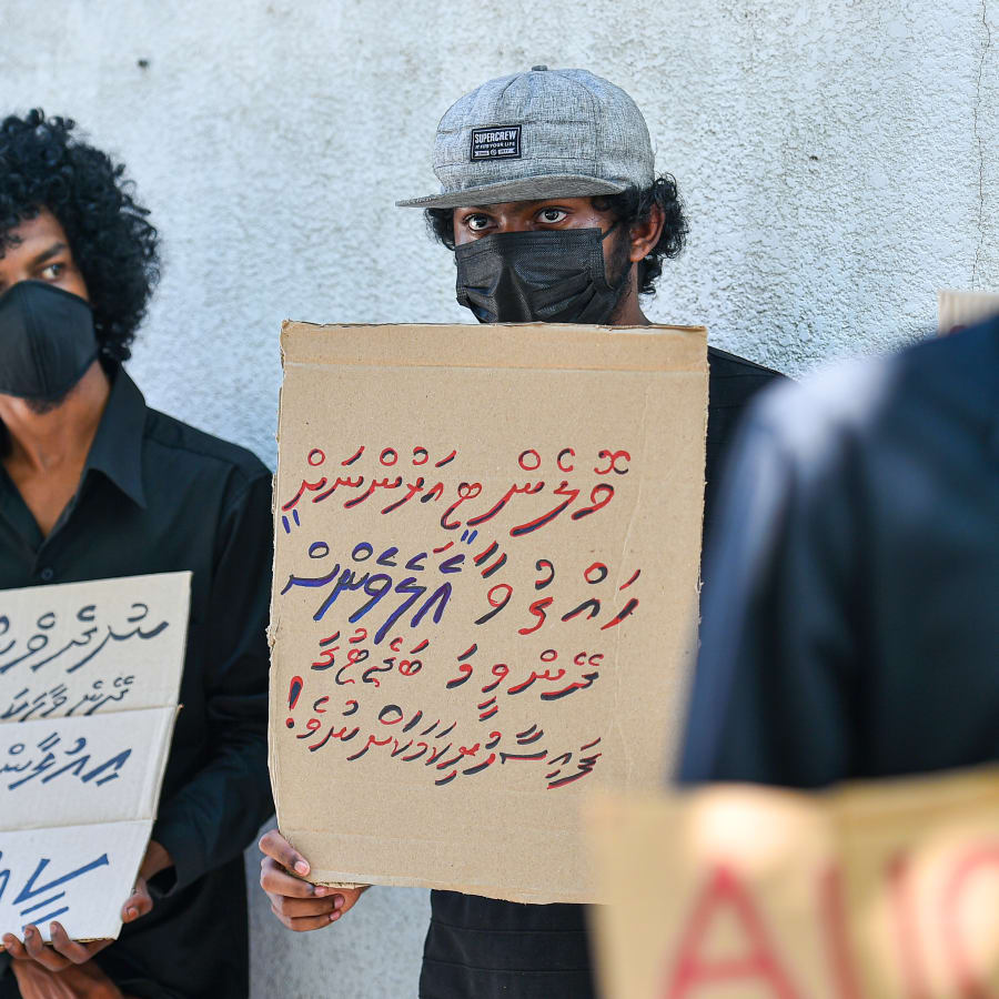 ޑިސެމްބަރު 16، 2021: އެޗްއީއޯސީގެ ވޮލަންޓިއަރުންގެ އެއްވުމުގައި ހަމަހިމޭން ކަމާއެކު ޝުއޫރު ފާޅު ކުރަނީ. -- ފޮޓޯ: މުހައްމަދު ޝާބިން/ އަދަދު