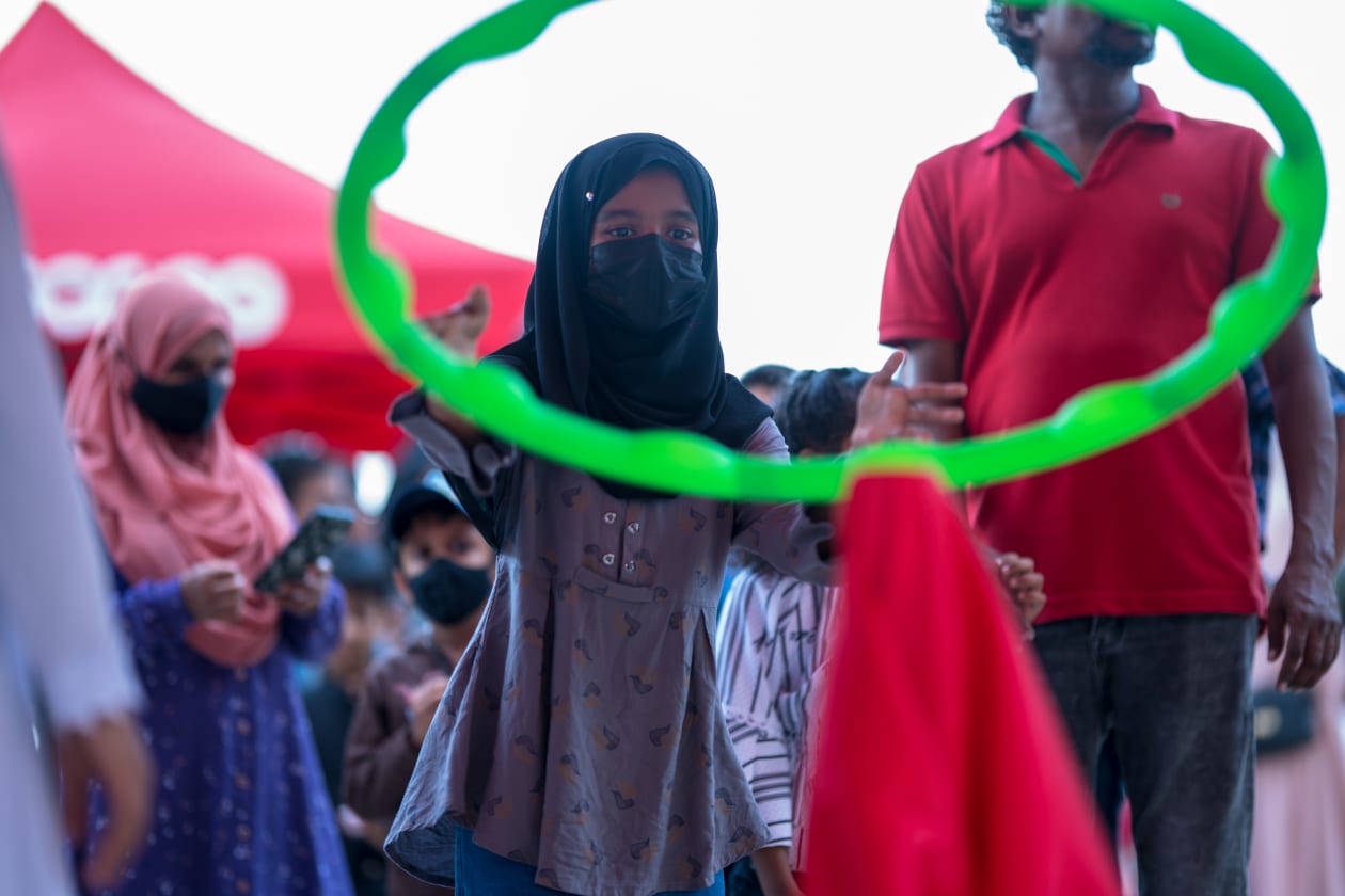 މެއި 2، 2022: ހުޅުމާލޭ ފޭސް ދޭއްގެ ހިޔާ ފްލެޓުތަކުގައި މީހުން ދިރިއުޅެން ފެށި ފަހުން ފުރަތަމަ އައި އީދުގެ ހަރަކާތްތަކުގެ ތެރެއިން. -- ފޮޓޯ: އުރީދޫ