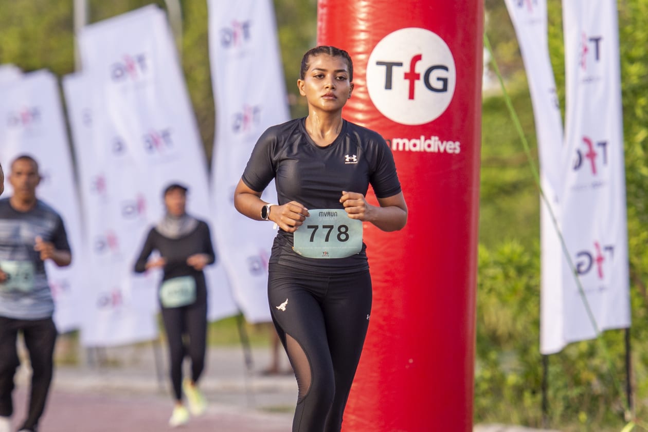 ހުޅުމާލެ، (ޖޫން 3) -  ޓީއެފްޖީ އެމްވީ ރަން، ފޯރިގަދަ އިވެންޓުގައި މި ފަހަރު ޖުމުލަ 277 މީހުން ބައިވެރިވި. އިވެންޓްގެ ފިރިހެން ކެޓަގަރީން އެއް ވަނަ ފަޒީލް ހޯދީ، 32 މިނެޓާއި 30 ސިކުންތުން ދުވުން ނިންމައިގެން، އަންހެން ކެޓަގަރީން ޖައިޝާ އެއް ވަނަ ހޯދީ 41 މިނެޓް 05 ސިކުންތުން ރޭސް ނިންމައިގެން. ---  ފޮޓޯ؛ މުހައްމަދު ޝާބިން / އަދަދު