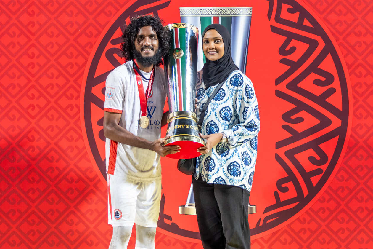 މާލެ، ދިވެހި ރާއްޖެ (ފެބްރުއަރީ 25): މާޒިޔާ ސްޕޯޓްސް އެންޑް ރެކްރިއޭޝަނާ 1-1 އިން އެއްވަރުވެ، ޕެނަލްޓީ ޖަހައިގެން 5-4 އިން ކުރިހޯދައި، އޮޑި ސްޕޯޓްސް ކްލަބުން ވަނީ ފުރަތަމަ ފަހަރަށް ޕްރެޒިޑެންޓްސް ކަޕްގެ ޗެމްޕިއަންކަން ހޯދައިފައި: އޮޑި އަކީ މި ގޮތަަށް ފުރަތަމަ ޑިވިޝަނުގައި ފުރަތަމަ ސީޒަނުގައި މި ފަދަ ކާމިޔާބީއެއް ހޯދި ފުރަތަމަ ޓީމު.--- ފޮޓޯ: ރާއިފް ޔޫސުފް / އަދަދު ސްޕޯޓްސް