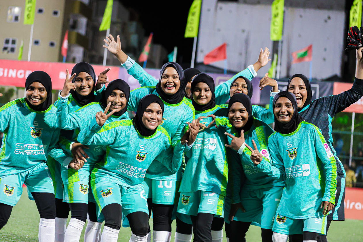 އޮގަސްޓު 27، 2023 - މި އަހަރު ކްލަބް މޯލްޑިވްސް އިން ވަނީ ހަތަރު މުބާރާތެއް ކުރިއަށް ގެންގޮސްފައި: އެ ގޮތުން ކްލަބް މޯލްޑިވްސް ކަޕާއި ކްލަބް މޯލްޑިވްސް އެއިޓީން ތާޓީ ކްލަސިކްގެ ޗެމްޕިއަންކަން ކްލަބް ވެމްކޯ އިން ހޯދިއިރު، އެއިޓީން ތާޓީގެ ޗެމްޕިއަންކަން ފެނަަކައިން އަދި ކްލަބް މޯލްޑިވްސް ކްލަސިކްގެ ތަށި އުފުލާލީ ޓީމު ޑީޖޭއޭ އިން.-- ފޮޓޯ: އަބްދުﷲ އިޔާން/ އަދަދު