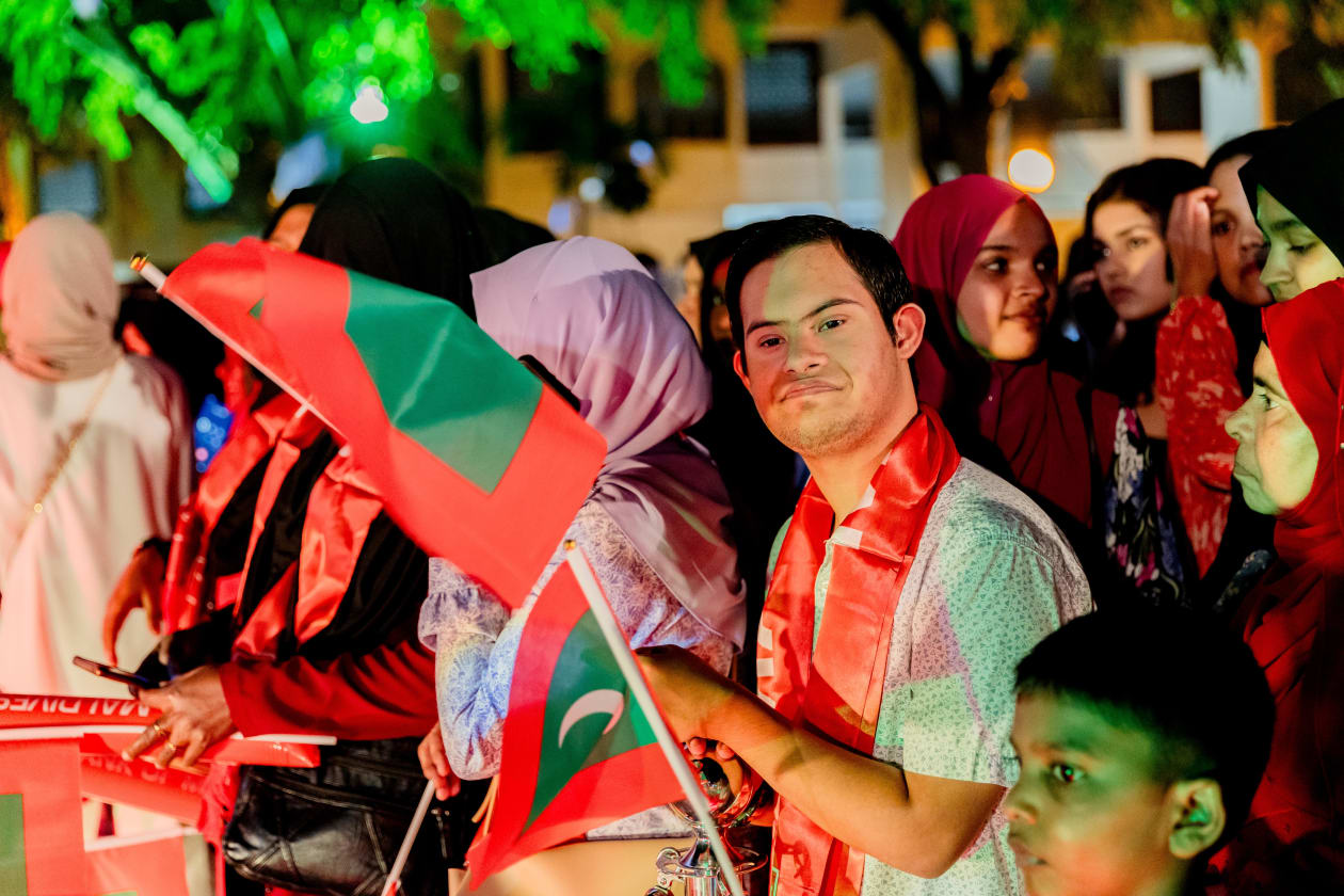 ސެޕްޓެމްބަރ 5, 2023; އައިއޯއައިޖީ ގައި ބައިވެރިވި ދިވެހި ކޮންޓިންޖެންޓަށް މަރުހަބާ ކިޔުމަށް ރޭ ޖުމްހޫރީ މައިދާނުގައި ބޭއްވި އިވެންޓުގެ ތެރެއިން; މި ރަސްމިއްޔާތުގައި ރައީސުލްޖުމްހޫރިއްޔާ އާއި ޔޫތް މިނިސްޓަރ ވަނީ ބައިވެރިވެފައި --- ފޮޓޯ; އަދަދު