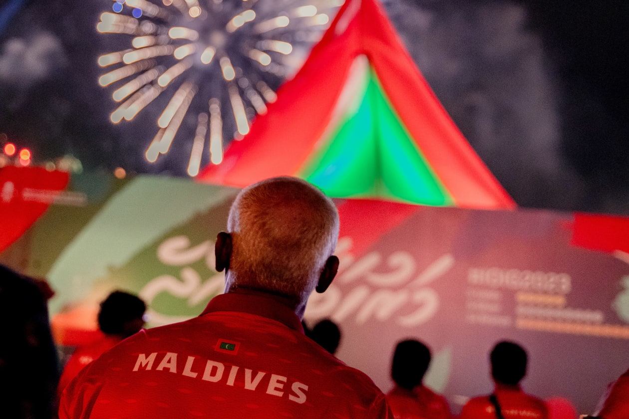ސެޕްޓެމްބަރ 5, 2023; އައިއޯއައިޖީ ގައި ބައިވެރިވި ދިވެހި ކޮންޓިންޖެންޓަށް މަރުހަބާ ކިޔުމަށް ރޭ ޖުމްހޫރީ މައިދާނުގައި ބޭއްވި އިވެންޓުގެ ތެރެއިން; މި ރަސްމިއްޔާތުގައި ރައީސުލްޖުމްހޫރިއްޔާ އާއި ޔޫތް މިނިސްޓަރ ވަނީ ބައިވެރިވެފައި --- ފޮޓޯ; އަދަދު