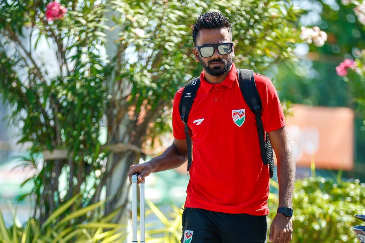 މާލެ، ދިވެހި ރާއްޖެ (އޮކްޓޫބަރު 6) - އޭޝިއަން ކަޕް ކޮލިފައިންގައި ވާދަކުރާ ރާއްޖޭގެ ގައުމީ ފުޓްބޯޅަ ޓީމުން މި މަހު ނުވަ ވަނަ ދުވަހު ތަޖިކިސްތާނާ ދެކޮޅަށް އެ ގައުމުގައި ކުޅޭ މެޗަށް ފުރުމުގެ ތެރެއިން: ތަޖިކިސްތާނާ ދެކޮޅަށް މި މަހު 14 ވަނަ ދުވަހު ގަލޮޅު ދަނޑުގައި ވެސް ކޮލިފައިން މެޗެއް ކުޅޭނެ -- ފޮޓޯ: ރާއިފް ޔޫސުފް / އަދަދު ސްޕޯޓްސް 
