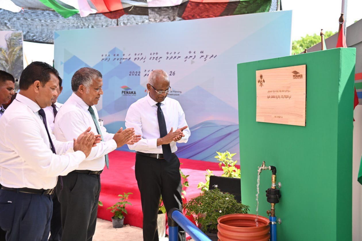 ސެޕްޓެމްބަރ 26، 2022 - މި ދައުރުގައި ރައްޔިތުން އެދުނު ގިނަ ކަންކަން ކޮށްދެމުން އަންނަ ކަން ފާހަގަކުރައްވައި ރައީސް ވިދާޅުވީ ހދ. އަތޮޅުގައި އެކި ބާވަތުގެ 199 ތަރައްގީގެ މަޝްރޫއު ހިނގަމުންދާ ކަމަށެވެ. އޭގެ އަގު އެއް ބިލިއަނެއްހާ ރުފިޔާއަށް އަރަ އެވެ.