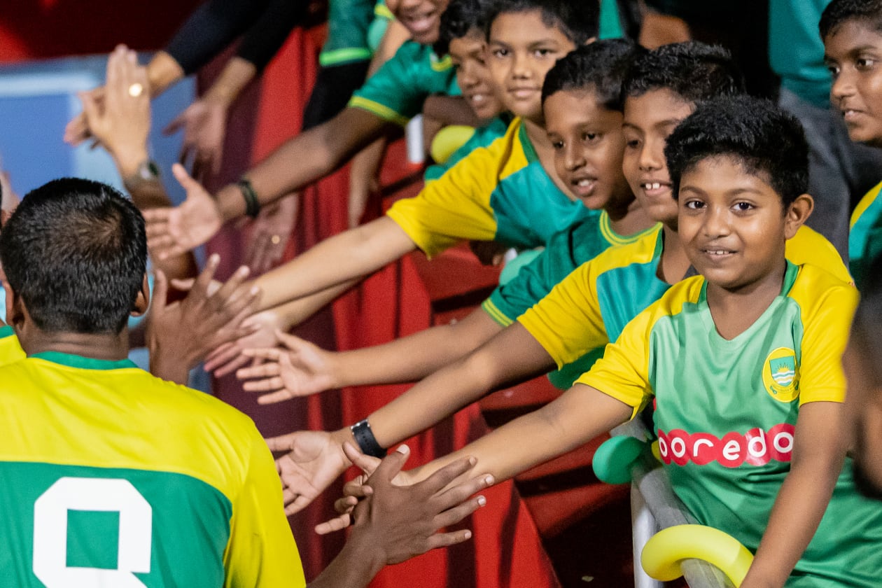 މާލެ (މެއި 3) - މާޒިޔާ އިން މި ފަހަރުގެ ޕްރެޒިޑެންޓްސް ކަޕްގެ ޗެމްޕިއަންކަން ހޯދާފައިވަނީ ފައިނަލުގައި ކްލަބް އީގަލްސް އަތުން 2-0 އިން މޮޅުވެގެން: މާޒިޔާ އިން މި ވަނީ ހަތަރު ފަހަރު ޕްރެޒިޑެންޓްސް ކަޕް ފައިނަލުގައި ކުޅެ، ދެ ފަަހަރު މުބާރާތް ކާމިޔާބުކޮށްފައި: މާޒިޔާ އިން ފުރަތަމަ ތަށި އުފުލާލީ 2015 ވަނަ އަހަރު --- ފޮޓޯ؛ މުހައްމަދު ޝާބިން / އަދަދު