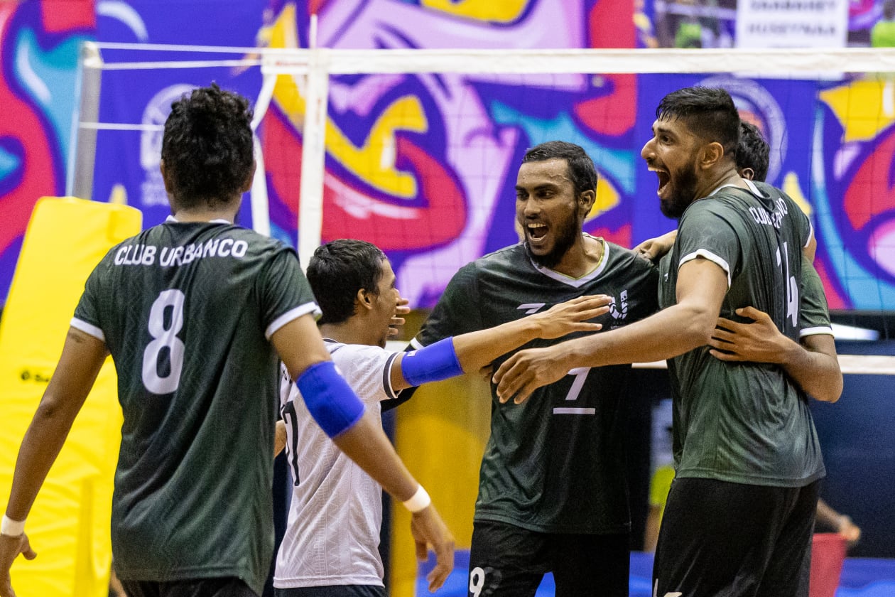 މެއި 20، 2023 - އިންޓަ އޮފީސް މުބާރާތުގެ ފައިނަލް މެޗުގެ ތެރެއިން. ފައިނަލް މެޗުގެ ސެޓުތައް އާބަންކޯ އިން ގެންދިޔައީ 25-21، 25-21 އަދި 25-16 އިން. މުބާރާތުގެ ޗެމްޕިއަންކަން އާބަންކޯ އިން ހޯދީ ކުޅުނު ހުރިހާ މެޗަކުން މޮޅުވެގެން. --- ފޮޓޯ: އަބްދުﷲ އިޔާން/ އަދަދު