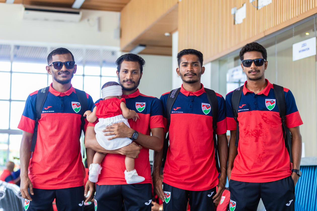 ޖޫން 6، 2023 - މި މަހު 21 ގައި އިންޑިއާގެ ބެންގަލޫރުގައި ފަށަން ނިންމާފައިވާ ސާފް ޗެމްޕިއަންޝިޕަށް ތައްޔާރުވުމުގެ ގޮތުން، ގައުމީ ފުޓްބޯޅަ ޓީމު އިއްޔެ ވަނީ 10 ދުވަހުގެ ޓްރެއިނިން ކޭމްޕެއް ފުރިހަަމަަ ކުރުމަަށް ޖަޕާނަށް ގޮސްފައި.  --- ފޮޓޯ؛ މުހައްމަދު ޝާބިން / އަދަދު