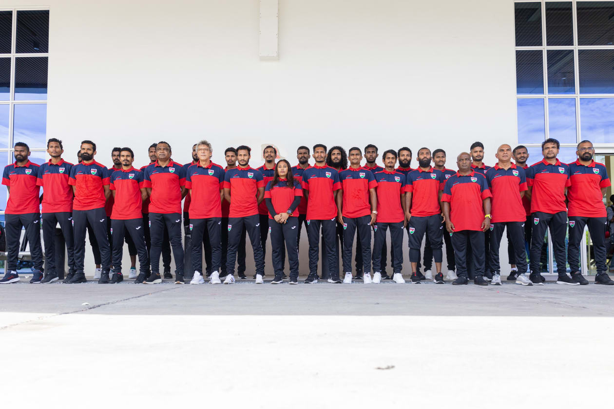 ޖޫން 6، 2023 - މި މަހު 21 ގައި އިންޑިއާގެ ބެންގަލޫރުގައި ފަށަން ނިންމާފައިވާ ސާފް ޗެމްޕިއަންޝިޕަށް ތައްޔާރުވުމުގެ ގޮތުން، ގައުމީ ފުޓްބޯޅަ ޓީމު އިއްޔެ ވަނީ 10 ދުވަހުގެ ޓްރެއިނިން ކޭމްޕެއް ފުރިހަަމަަ ކުރުމަަށް ޖަޕާނަށް ގޮސްފައި.  --- ފޮޓޯ؛ މުހައްމަދު ޝާބިން / އަދަދު