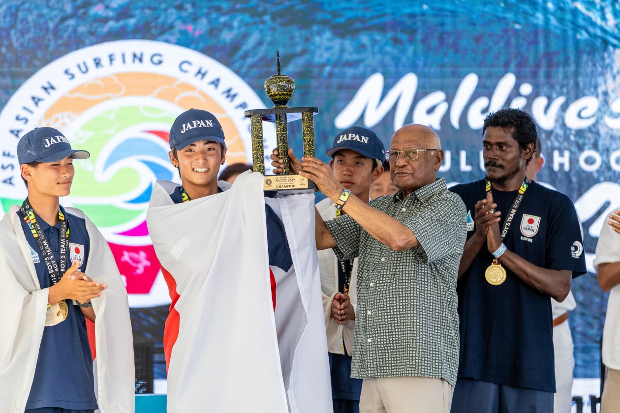 އޭޝިއަން ސާފިންގް ޗެމްޕިއަންޝިޕް 2023 ނިންމާލައިފި. މި މުބާރާތުގައި ރާއްޖެއަށް 2 ބްރޯންޒް މެޑަލް ވަނީ ލިބިފަ. މުބާރާތުގެ ތެރެއިން؛ މުބާރާތް ނިންމުމުގެ ރަސްމިއްޔާތތުގެ ތެރެއިން -- ފޮޓޯ؛ އަބްދުﷲ އިޔާން / އަދަދު