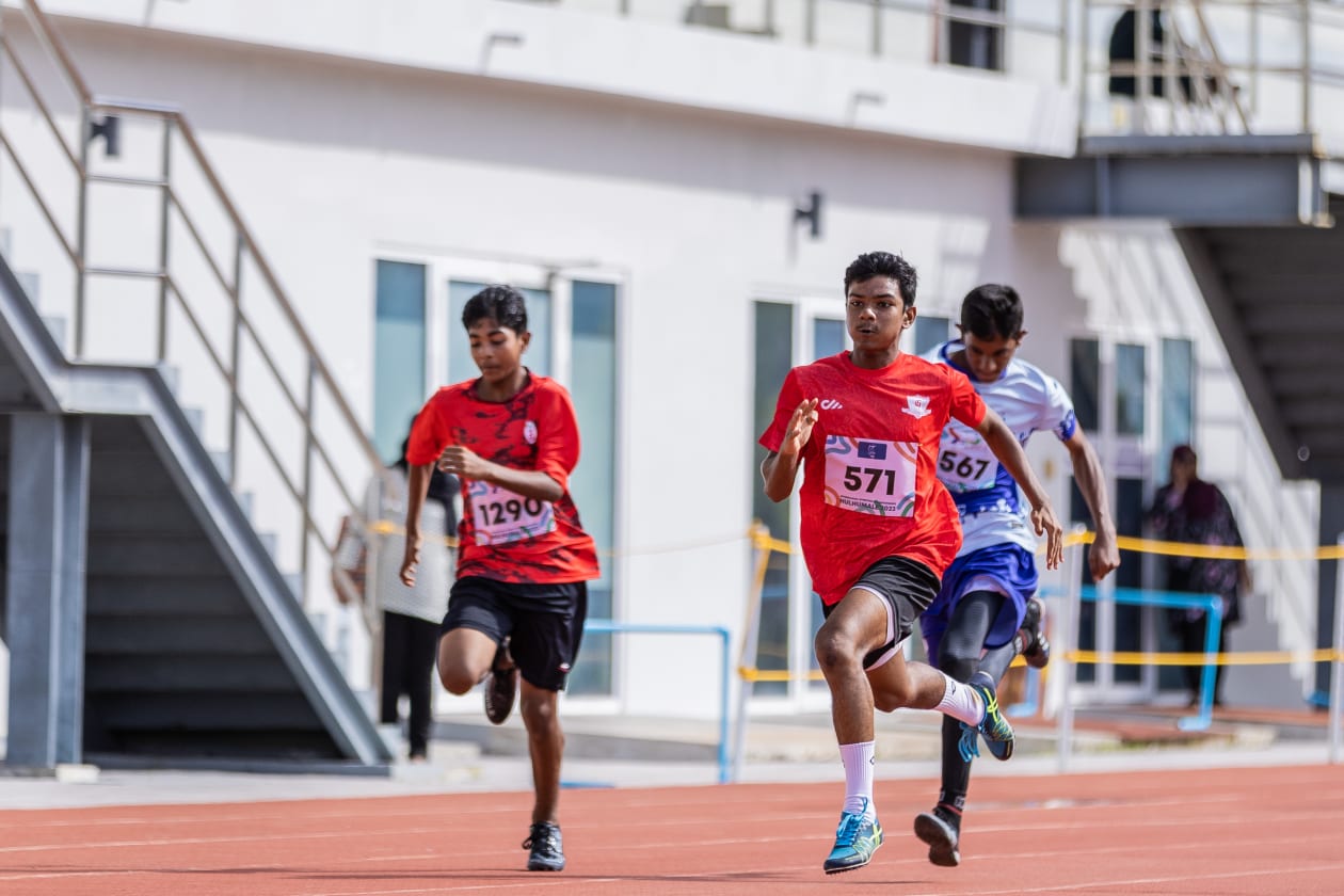 މެއި 15, 2023: އިންޓަ ސްކޫލް އެތުލެޓިކްސް މުބާރާތުގެ ތެރެއިން ބައިވެރިޔަކު ދުވަނީ. އިންޓަ ސްކޫލް މުބާރާތުގެ އިވެންޓުތައް ކޮންމެ ދުވަހަކު ހެނދުނު 7-11 އަދި ހަވީރު 3 އިން 6 އަށް ކުރިއަށްދާނެ. --- ފޮޓޯ: އަބްދުﷲ އިޔާން/ އަދަދު