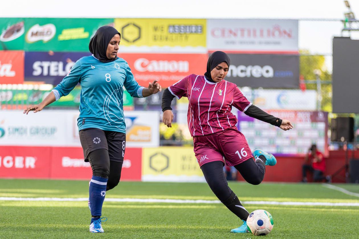 މާލެ (ޖުލައި 19) - ރާއްޖޭގައި ބާއްވާ އެންމެ ގިނަ ދުވަސްވީ ރަސްމީ ފުޓްސަލް މުބާރާތް މި ފަހަރު ކުރިއަށްދާނީ މި މަހު 14 އިން އަންނަ މަހުގެ 25 އަށް: މި ފަހަރު ކްލަބް މޯލްޑިވްސް އިން އެއް ފަހަރާ ހަތަރު މުބާރާތް ކުރިއަށްގެންދާނެ، އެއީ ފިރިހެން ޑިވިޝަން ދެ މުބާރާތާއި އަންހެން ޑިވިޝަން ދެ މުބާރާތް.  --- ފޮޓޯ: މުހައްމަދު ޝާބިން/ އަދަދު