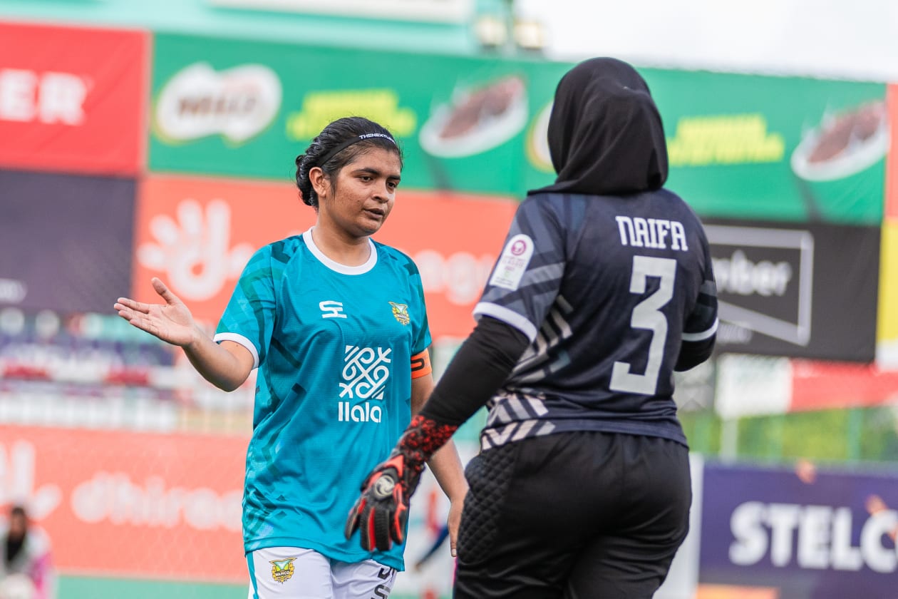 މާލެ (ޖުލައި 19) - ރާއްޖޭގައި ބާއްވާ އެންމެ ގިނަ ދުވަސްވީ ރަސްމީ ފުޓްސަލް މުބާރާތް މި ފަހަރު ކުރިއަށްދާނީ މި މަހު 14 އިން އަންނަ މަހުގެ 25 އަށް: މި ފަހަރު ކްލަބް މޯލްޑިވްސް އިން އެއް ފަހަރާ ހަތަރު މުބާރާތް ކުރިއަށްގެންދާނެ، އެއީ ފިރިހެން ޑިވިޝަން ދެ މުބާރާތާއި އަންހެން ޑިވިޝަން ދެ މުބާރާތް.  --- ފޮޓޯ: މުހައްމަދު ޝާބިން/ އަދަދު