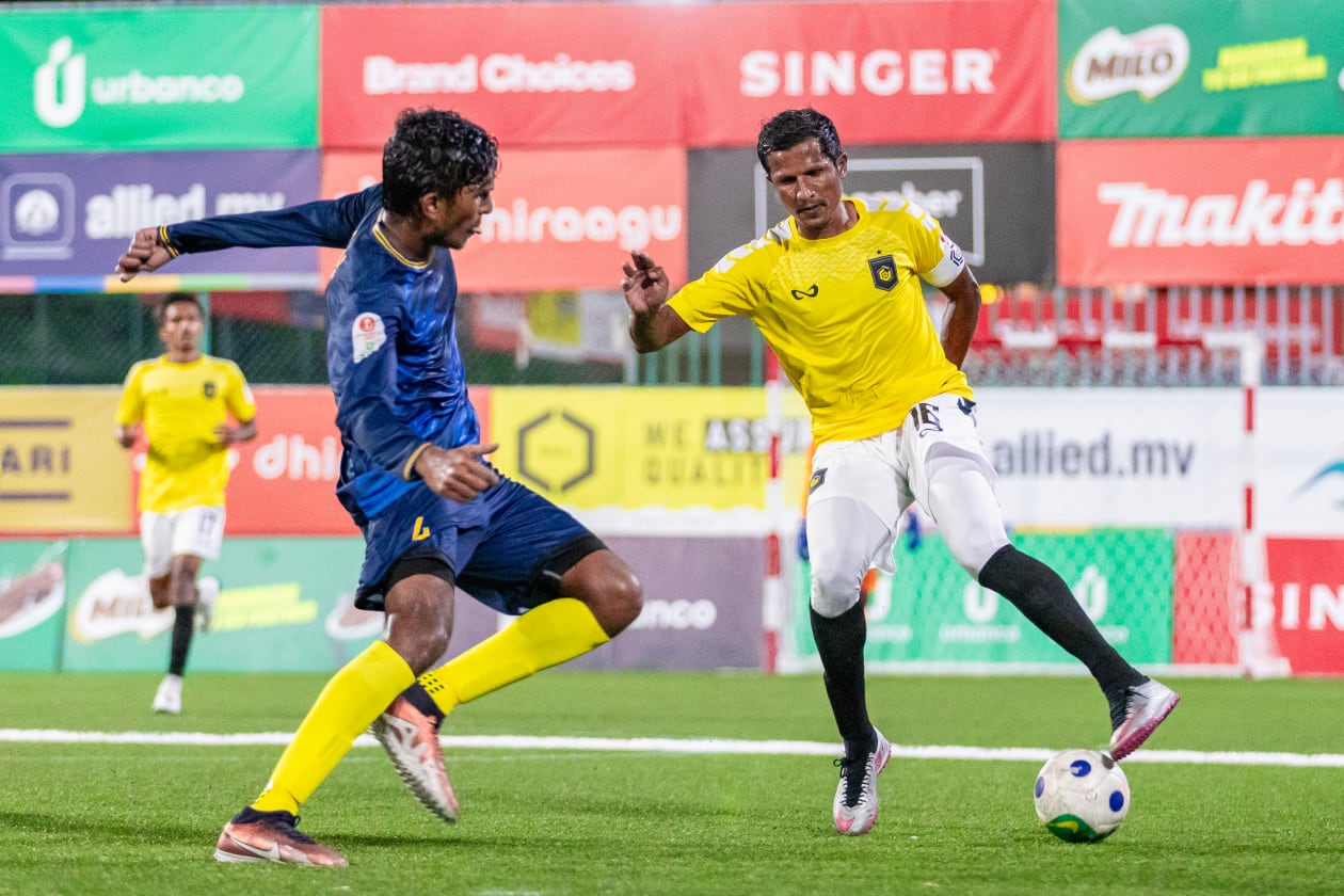 މާލެ (ޖުލައި 19) - ރާއްޖޭގައި ބާއްވާ އެންމެ ގިނަ ދުވަސްވީ ރަސްމީ ފުޓްސަލް މުބާރާތް މި ފަހަރު ކުރިއަށްދާނީ މި މަހު 14 އިން އަންނަ މަހުގެ 25 އަށް: މި ފަހަރު ކްލަބް މޯލްޑިވްސް އިން އެއް ފަހަރާ ހަތަރު މުބާރާތް ކުރިއަށްގެންދާނެ، އެއީ ފިރިހެން ޑިވިޝަން ދެ މުބާރާތާއި އަންހެން ޑިވިޝަން ދެ މުބާރާތް.  --- ފޮޓޯ: މުހައްމަދު ޝާބިން/ އަދަދު