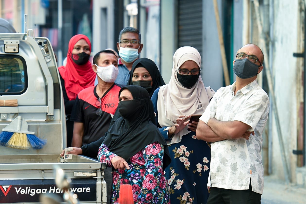 ހިރިޔާ ސުކޫލު: ލޯކަލް ކައުންސިލް އިންތިހާބާއި އަންހެނުންގެ ތަރައްގީއަށް މަސައްކަތްކުރާ ކޮމިޓީގެ އިންތިހާބުގެ ވޯޓުލުން ފެށިގެން ކުރިއަށް ދާއިރު ވޯޓުލާން އަންނަ މިންވަރު ދަށް. ފޮޓޯ: ހުސައިން ވަހީދު/އަދަދު