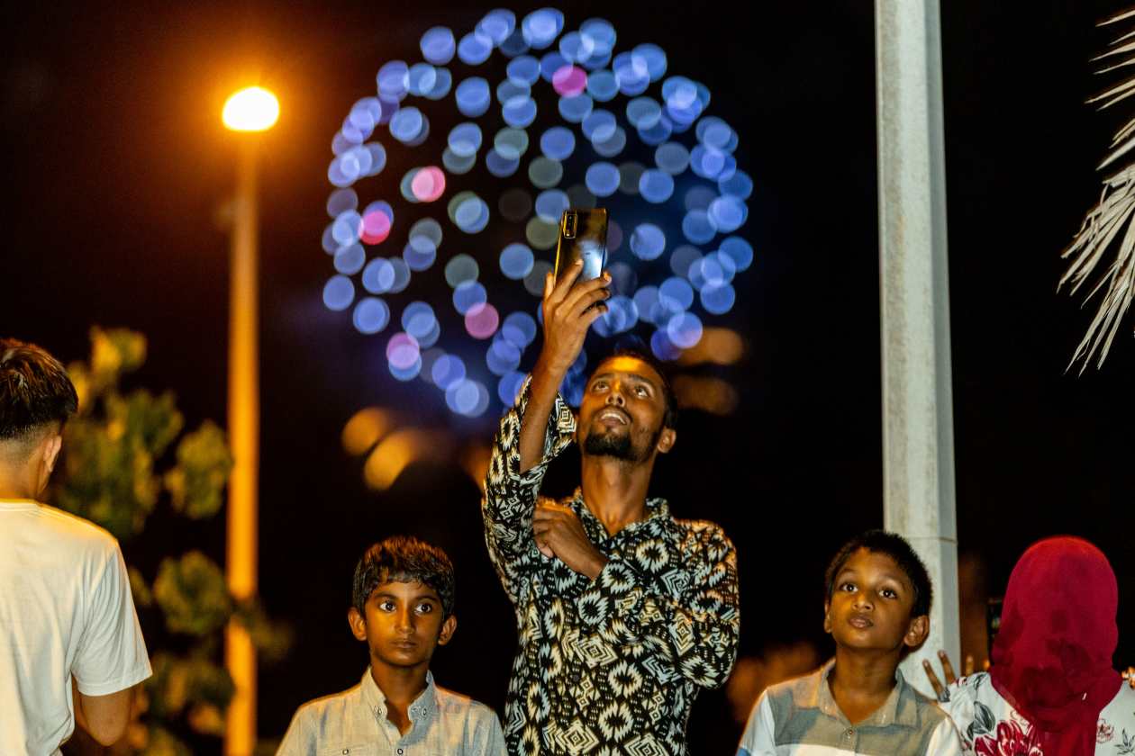 ޖުލައި 26، 2025 - ވީއައިއޭގެ އާ ޓާމިނަލް ހުޅުވަން ބޭއްވި ރަސްމިއްޔާތުގެ ތެރެއިން. މި ރަސްމިއްޔާތު ބޭއްވުމަށް އެތައް މިލިއަން ރުފިޔާއެއް ހަރަދުކުރިއިރު މާލޭގެ 19 ސަރަހައްދަކުން ހަވާ އަރުވާފައިވޭ. މި ހަވާ ބެލުމަށް އެތައް ބަޔަކު ޖަމާވި --- ފޮޓޯ: އަތޫފް/އަދަދު