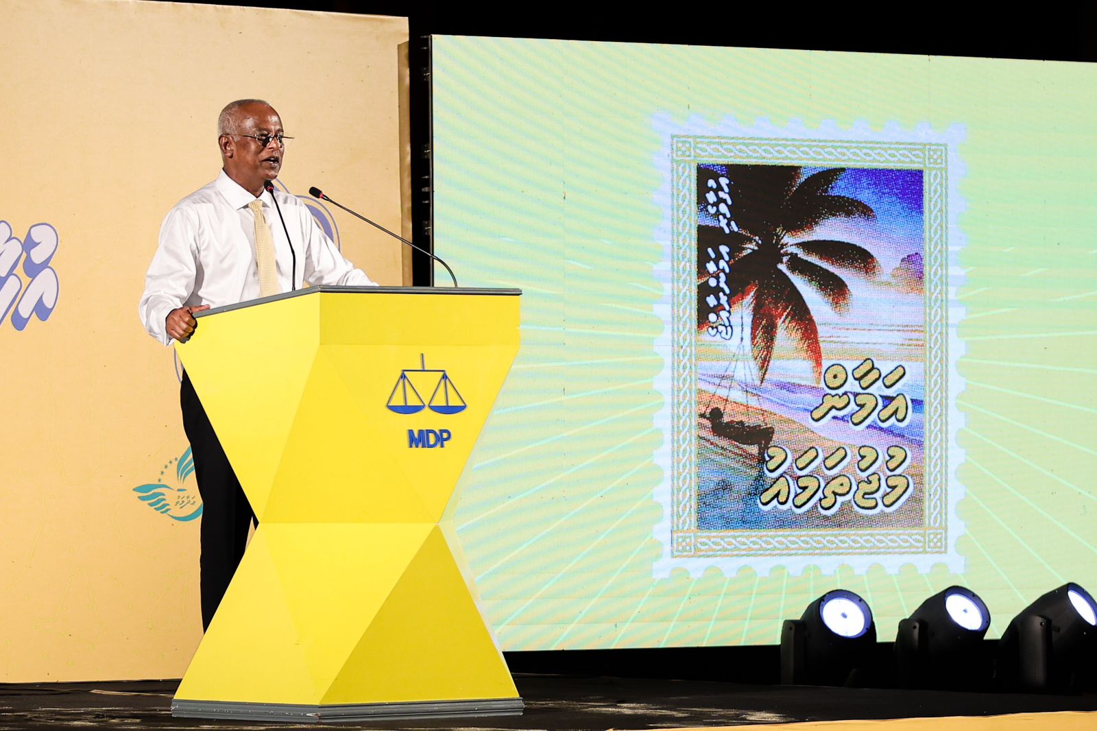 އޮގަސްޓް 16، 2023 - ރިޔާސީ އިންތިހާބަށް ކެމްޕޭން ކުރެއްވުމުގެ ގޮތުން ރައީސް ސޯލިހް އއ. އަތޮޅަށް ކުރެއްވި ދަތުރުފުޅުގެ ތެރެއިން؛ ރައީސް ސޯލިހު ވަނީ އއ. އަތޮޅުގެ 7 ރަށަކަށް ޒިޔާރަތްކޮށް ރައްޔިތުންނާއި ބައްދަލުކުރައްވާފަ --.-- ފޮޓޯ: އަބްދުﷲ އިޔާން / އަދަދު
