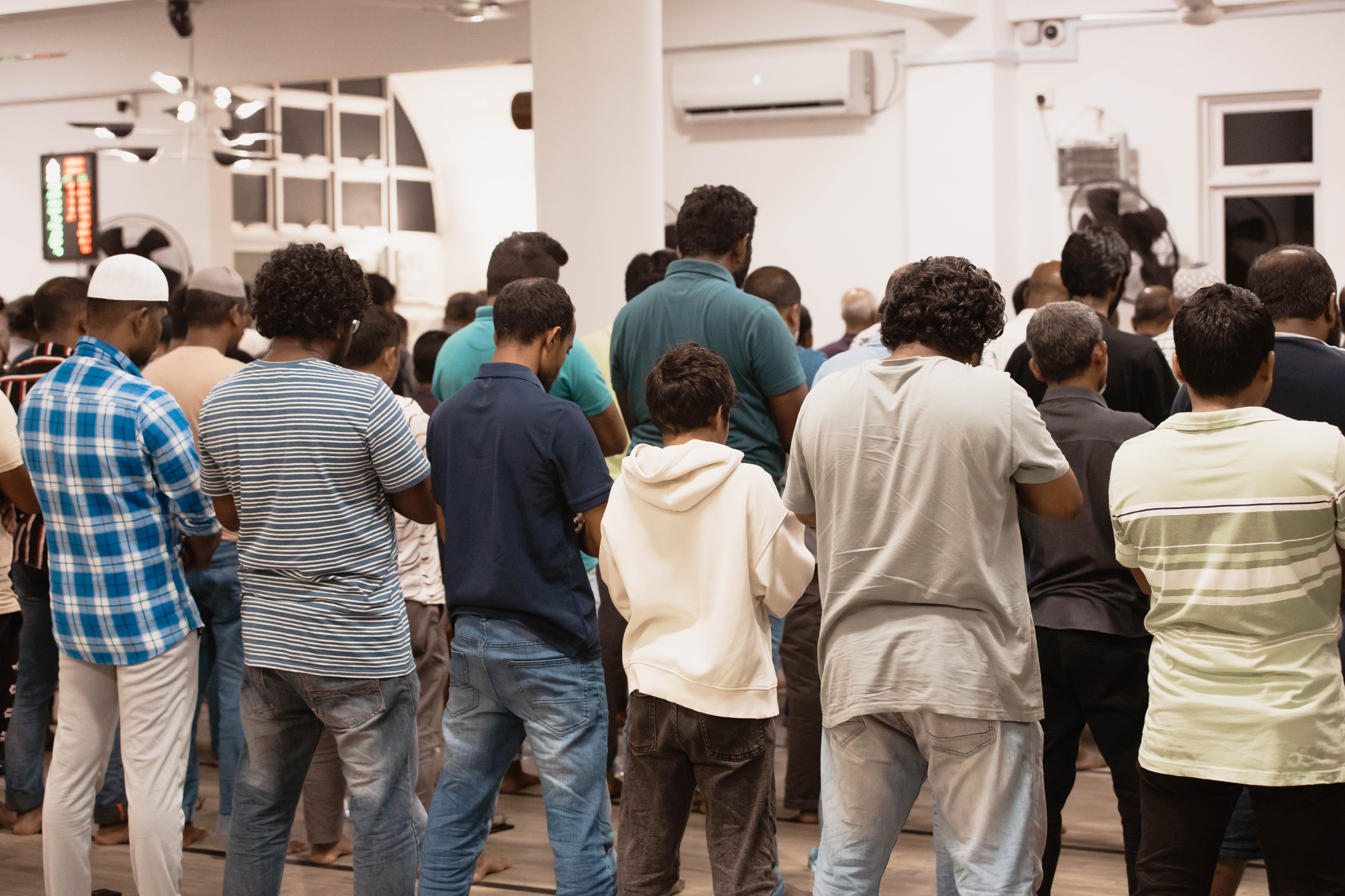 ފޮޓޯ: ފަހު ދިހައިގެ ރޭތައް މިސްކިތްތަކުން