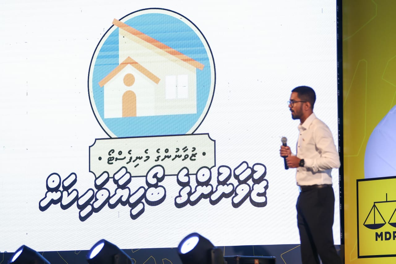 ރިޔާސީ އިންތިހާބަށް ކެމްޕޭން ކުރެއްވުމުގެ ގޮތުން ރައީސް ސޯލިހް ނ އަތޮޅަށް ކުރެއްވި ދަތުރުފުޅުގެ ތެރެއިން؛ ރައީސް ސޯލިހު ވަނީ ނޫނު އަތޮޅުގެ 13 ރަށަކަށް ޒިޔާރަތްކޮށް ރައްޔިތުންނާއި ބައްދަލުކުރައްވާފަ --- ފޮޓޯ؛ މުހައްމަދު ޝާބިން / އަދަދު