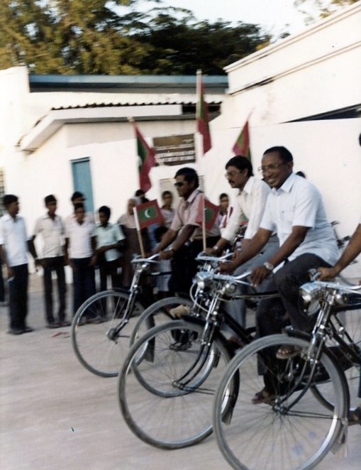 އުމަރު ޒާހިރު ބައިސިކަލް ބުރެއްގައި ބައިވެރިވެވަޑައިގަންނަވަނީ.