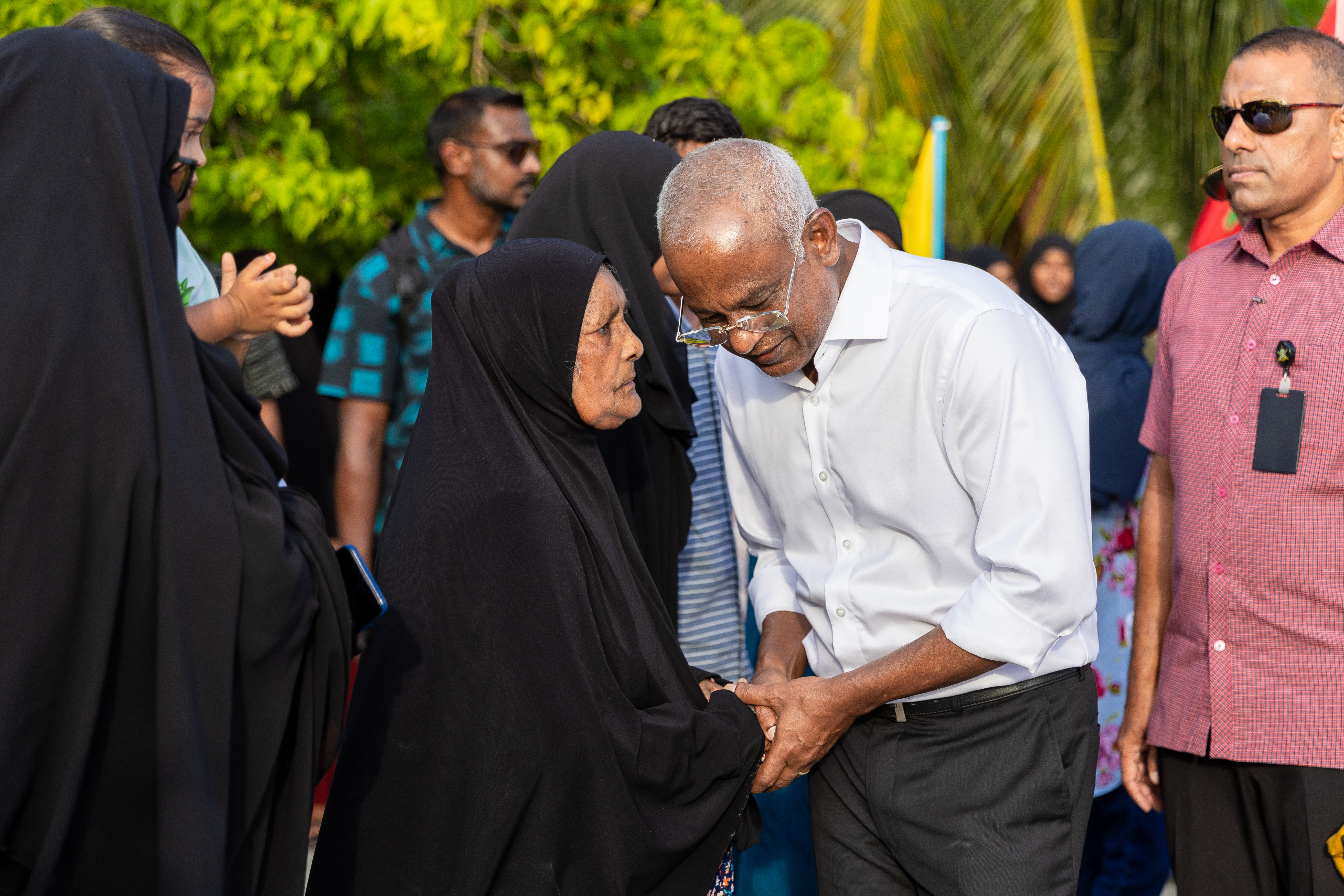 މި އަހަރުގެ ރިޔާސީ އިންތިހާބަށް ތައްޔާރުވުމުގެ ގޮތުން ރައީސް ސޯލިހް ކުރައްވާ ދަތުރުތަކުގެ ތެރެއިން ށަވިޔަނި އަތޮޅަށް ކުރެއްވި ދަތުރުފުޅުގެ ތެރެއިން؛ ށ. ޅައިމަގު --- ފޮޓޯ؛ މުހައްމަދު ޝާބިން / އަދަދު