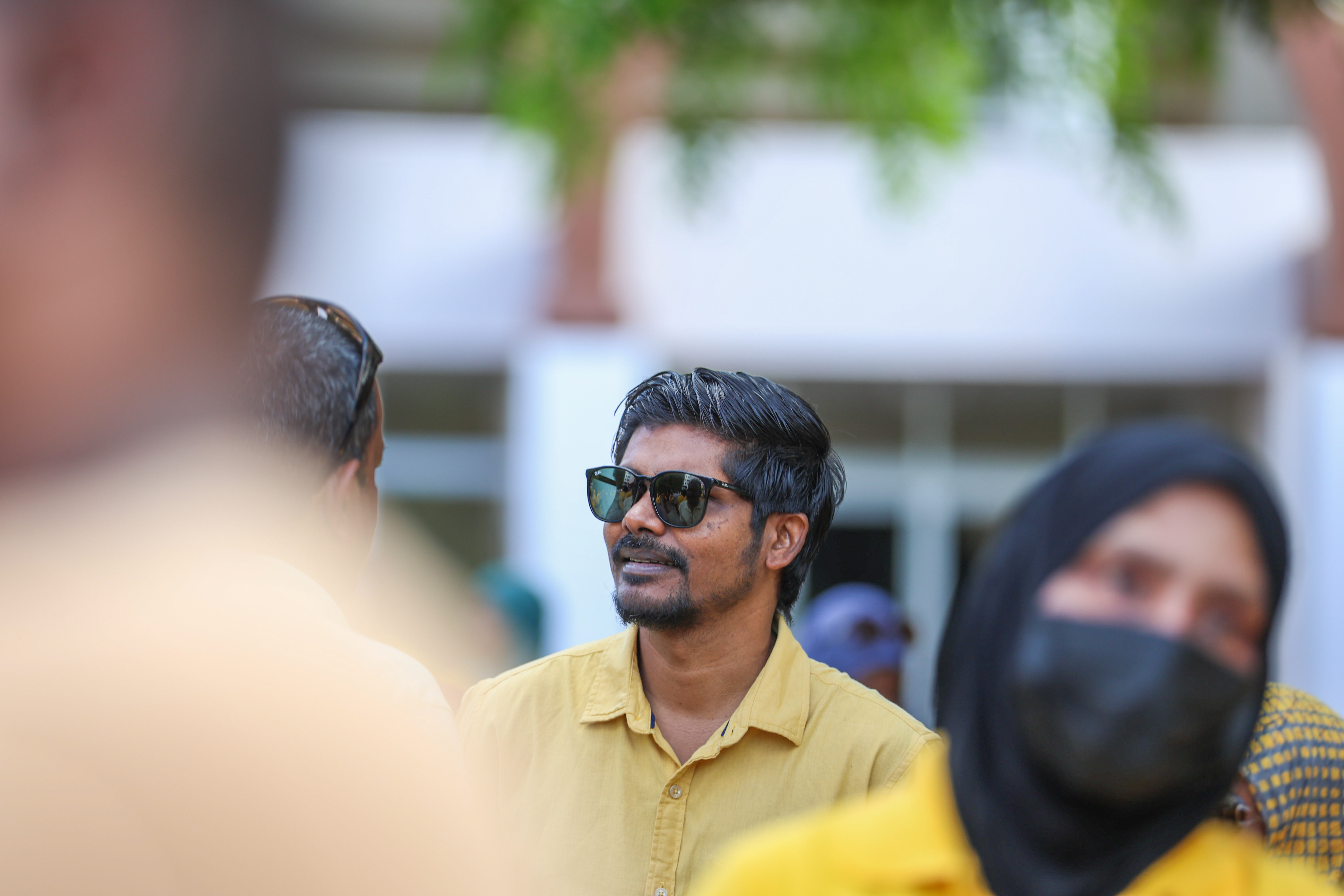 އެޕްރީލް 19, 2023 - އިދިކޮޅު މައި ޕާޓީ މޯލްޑިވިއަން ޑިމޮކްރަޓިކް ޕާޓީ (އެމްޑީޕީ) ގެ މަޖިލިސް އިންތިހާބުގެ ކެމްޕޭން ނިންމާލުމަށް ކުރިއަށްގެންދިޔަ ރެލީގެ ތެރެއިން. "މިސްރާބު ހަމަމަގަށް" ނަމުގައި އެ ޕާޓީން މުޅި ރާއްޖޭގައި ކެމްޕޭން ހަރަކާތްތައް އަންނަނީ ބާއްވަމުން --- ފޮޓޯ: އިޔާދު/އަދަދު
