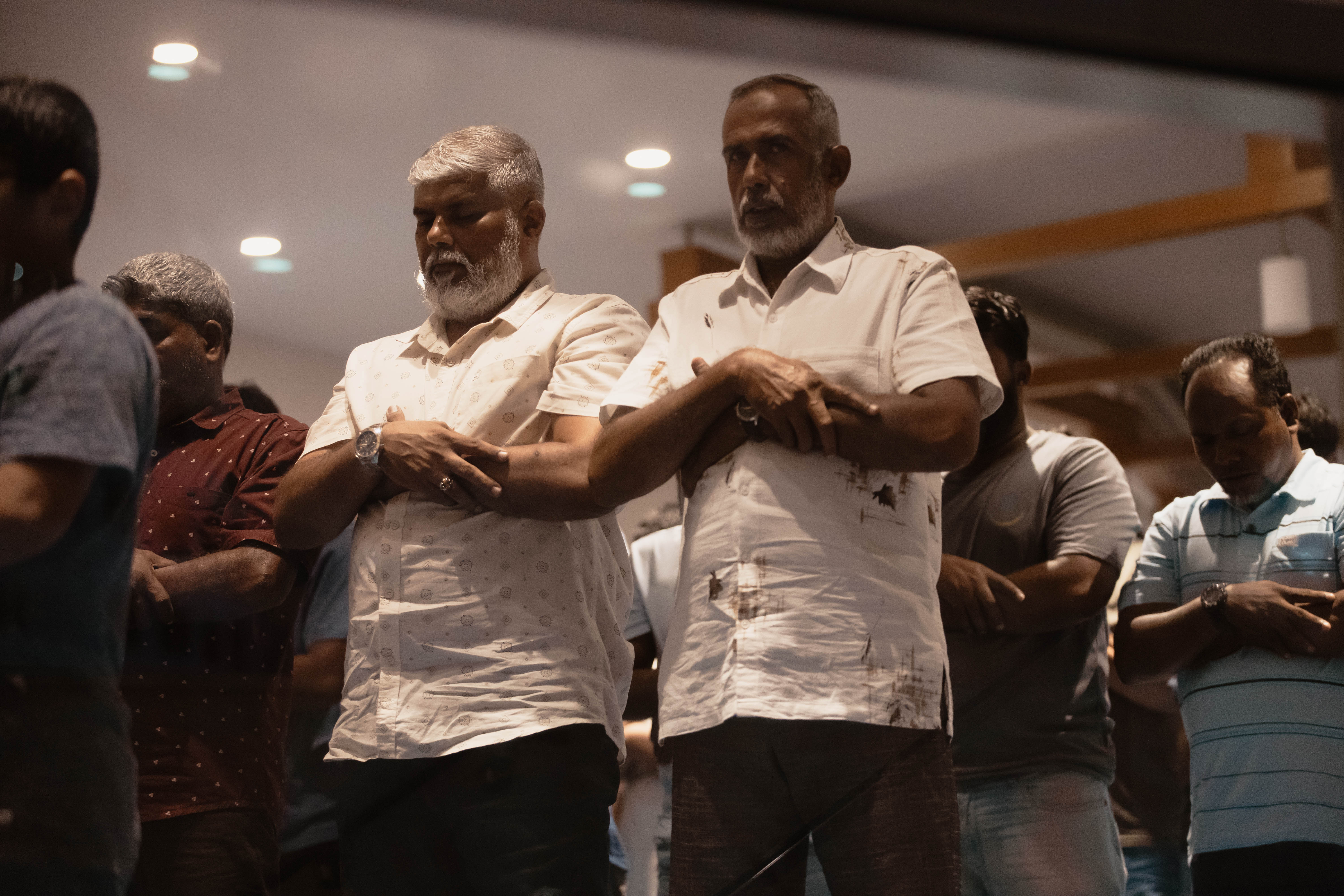 އެޕްރީލް 5, 2024 - ރޯދަ މަހުގެ ފަހު 10 ގެ ރޭތަކުގައި މާލޭގެ މިސްކިތްތަކަށް ގިނަ އަދަދެއްގެ ބަޔަކު ރޭއަޅުކަމުގައި ޝާމިލުވެ އުޅޭ. ފަހު ދިހައިގެ ރޭތަކަކީ ރޯދަމަހުގެ ރޭތަކުގެ ތެރެއިން އެންމެ މާތް ރޭތައް - ފޮޓޯ: އިޔާދު އަބްދުލްވައްހާބު/އަދަދު