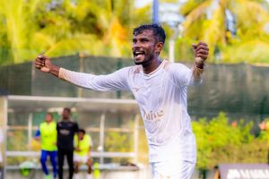 ފުރަތަމަ ލެގުން ވެލާވަރު އަތުން ކޮންރެޑަށް ހަނި މޮޅެއް 