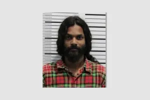 ފުލުހުންގެ ކާރުގައި ޖެއްސި މީހަކު ހައްޔަރުކޮށްފި