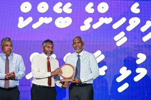 ބީއެމްއެލްގެ ޑޮލަރު މައްސަލަ ހައްލުކުރީ ކަރުދާހުގައި ޑޮލަރު އުފައްދައިގެން
