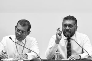 ނިޒާމު ބަދަލު ކުރުމަކީ ހެޔޮވާވަރުގެ ކަމެއް ނޫން: ފައްޔާޒް