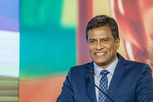 އެއްވެސް ކެންޑިޑޭޓަކަށް ތާއީދު ނުކުރަން އުމަރު ނިންމައިފި