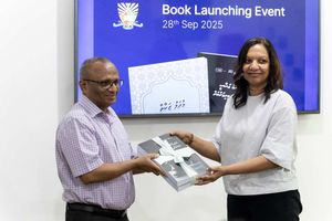ސުއޫދު ލިޔުއްވި ދެ ފޮތެއް ނެރެފި
